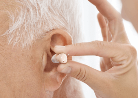 audien-atom-user-review-wearing